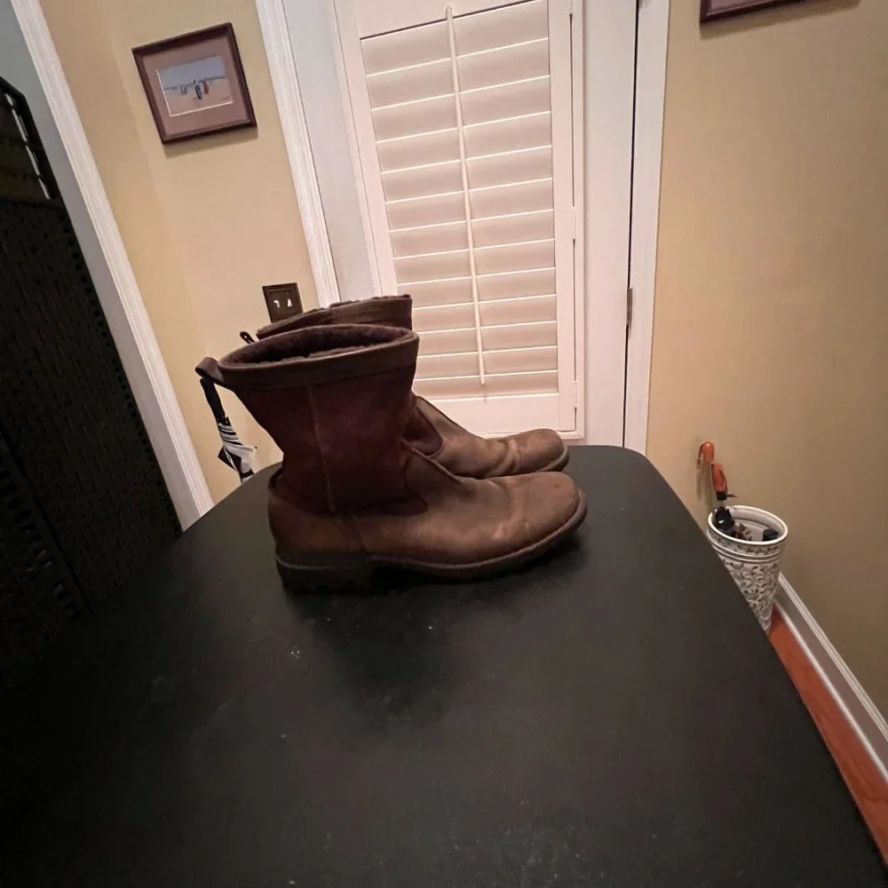 Ugg size 13 lined waterproof boots 5626
